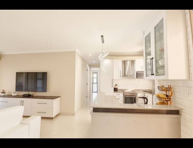 2 BEDROOM APARTMENT FOR SALE IN UMHLANGA CENTRAL